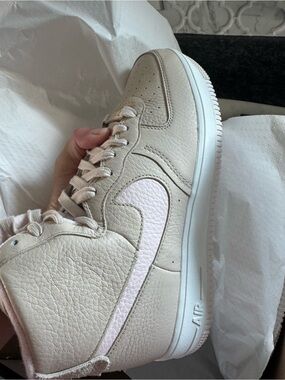 Nike Women’s High-Top Sneaker in Cream with Light Pink Swoosh